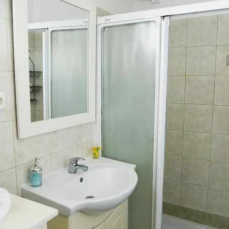 Soncni Apartma شقة *