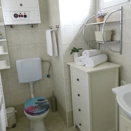 Soncni Apartma أنكاران